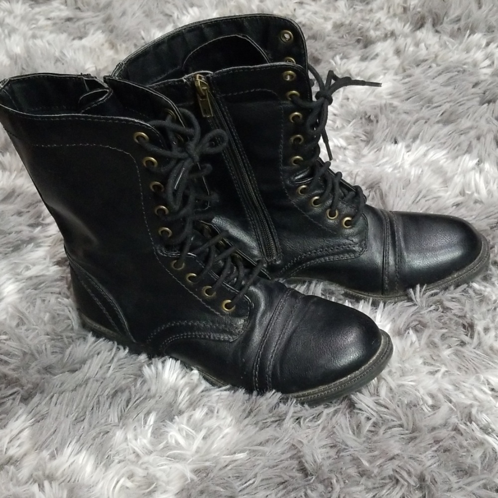 Combat boots